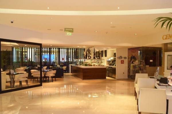 JA Ocean View Hotel Dubai - The Lobby
