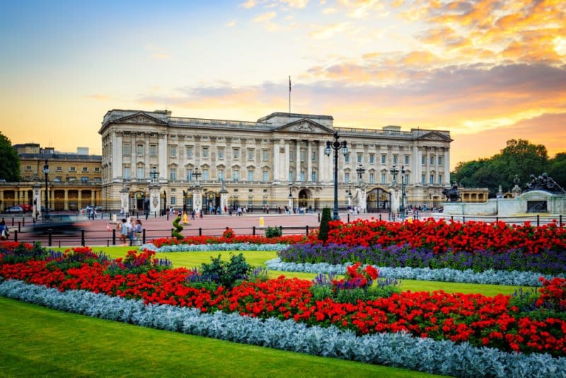 Buckingham Palace in London @shutterstock