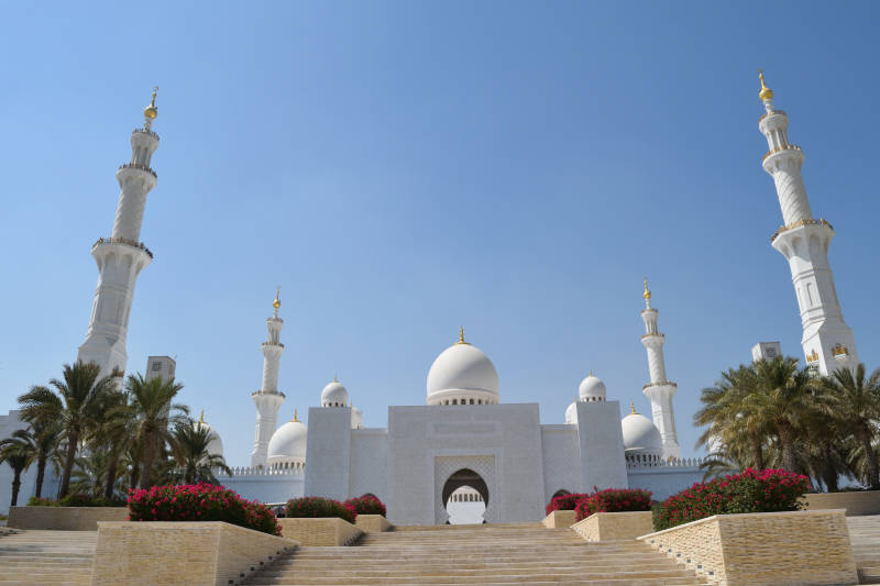 Sheikh Zayed Grand Mosque best tourist attraction in Abu Dhabi