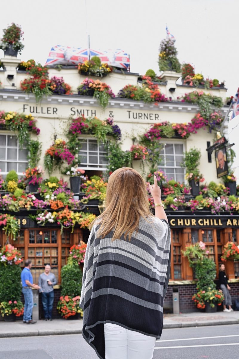 Admiring London´s pretty pubs - picture taken of me by @bearcef (Instagram)