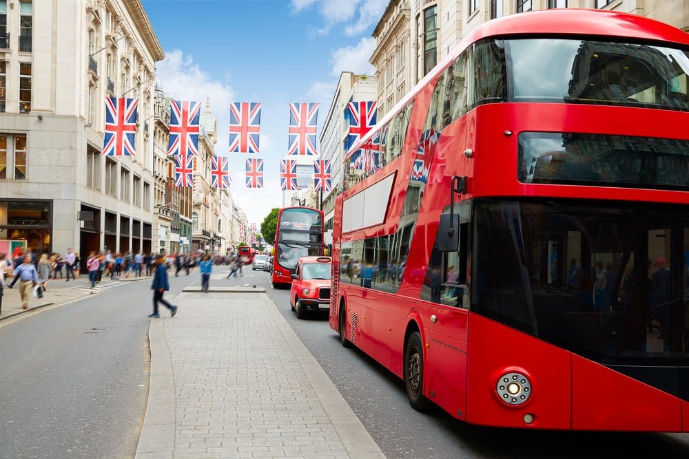 Oxford Street in London @shutterstock