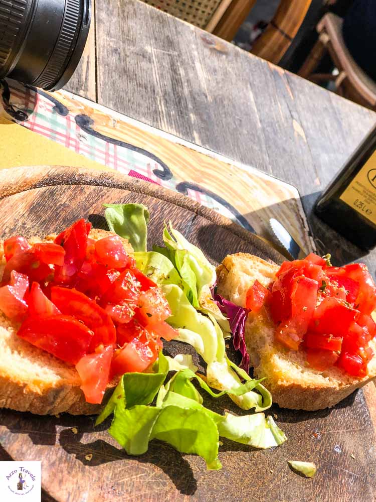 Italian food, bruschetta. Where to eat in Florence on a budget