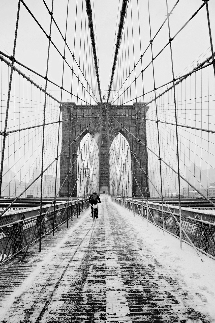 brooklyn-bridge in winter in New York