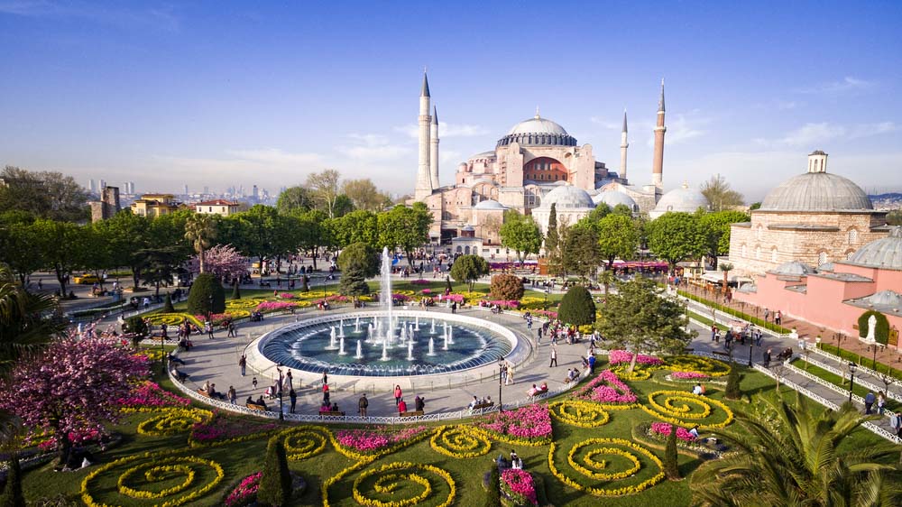 Hagia Sophia and Sultanahmed Square in Istanbul is a must for a 2-day itinerary