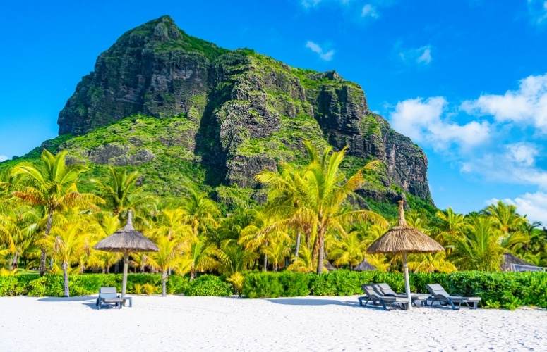Le Monroe Beach Mauritius itinerary in 10 days Arzo Travels